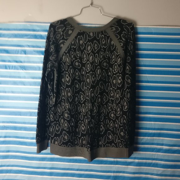 Marc by Marc Jacobs Animal Print Long Sleeve Raglan Crewneck Ribbed Knit Sweater - Picture 2 of 7